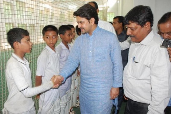 Anurag Thakur meets Children at MBB stadium